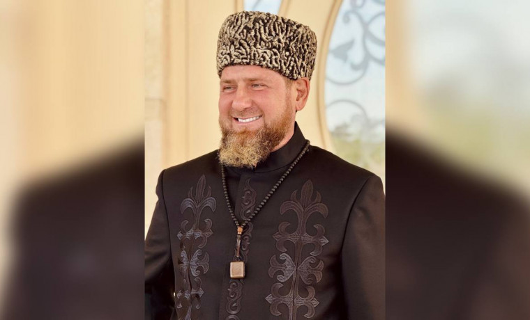 Рамзан Кадыров поздравил жителей ЧР с Днём гражданского согласия и единения