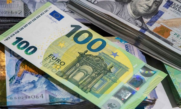 Биржевой курс евро превысил 102 рубля