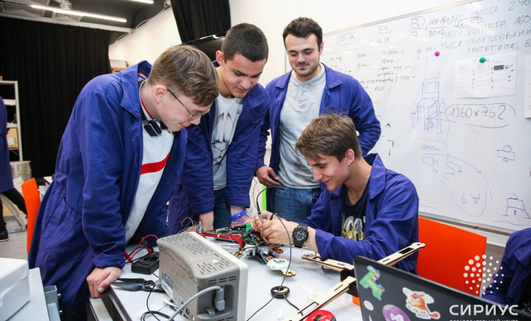 Более 500 миллиардов рублей направят на поддержку учебно-научных центров для одарённых детей