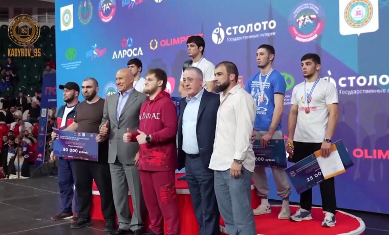Во Дворце волейбола им. У. Ахтаева завершилось первенство России по вольной борьбе среди юниоров