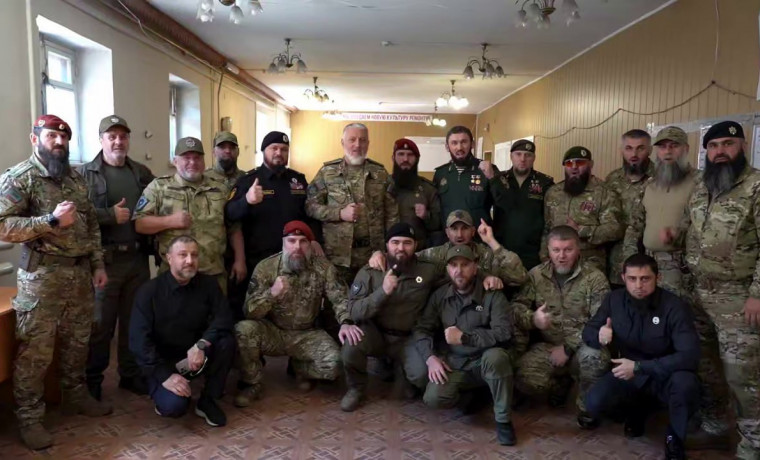 Бойцам в Мариуполе передали 100 автомобилей и более 1000 дронов от РОФ им. А.-Х. Кадырова 