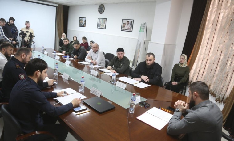 В МинНацИнформ ЧР прошло заседание оргкомитета проекта «На защите своего Отечества»
