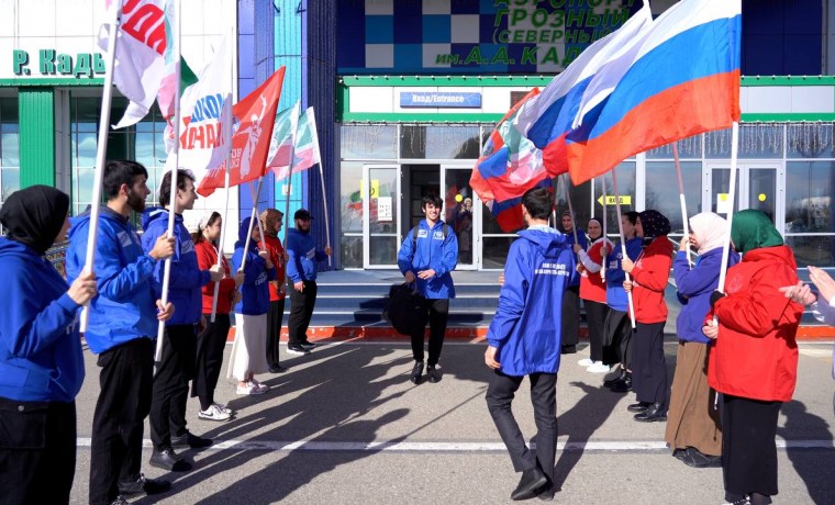 В Грозном встретили волонтеров из ЧР, которые участвовали в гуманитарной миссии на Донбассе