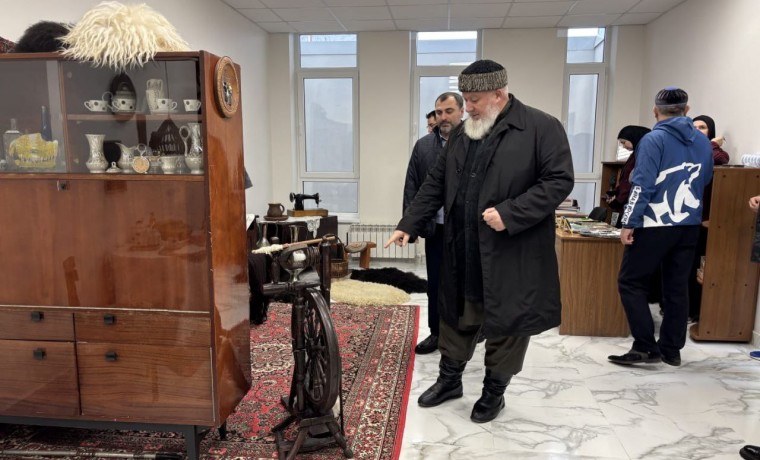 Рызван Дадаев посетил районный Дворец культуры в городе Наурская