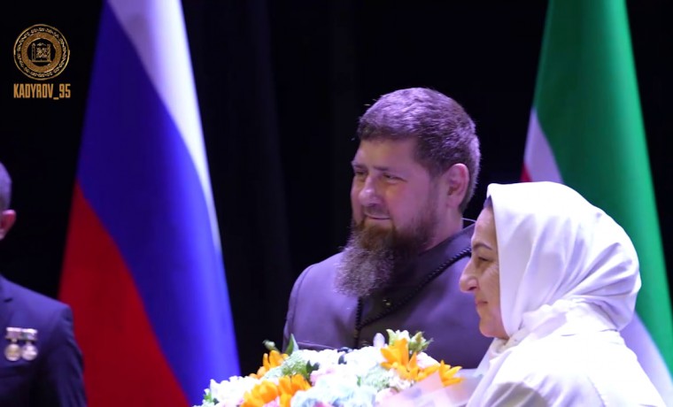 Рамзан Кадыров поздравил чеченских учителей с профессиональным праздником