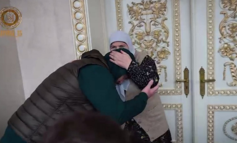 Рамзан Кадыров вместе с семьей поздравил Аймани Несиевну с праздником Ид аль-Фитр