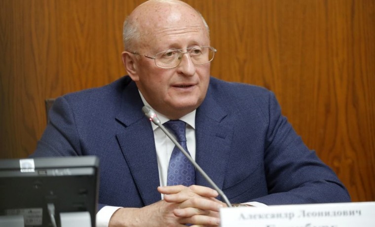 Гинцбург рассказал о важности ревакцинации для защиты от индийского штамма