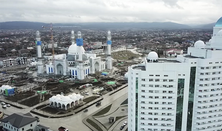 В чеченском городе Шали продолжается строительство мечети имени Рамзана Кадырова