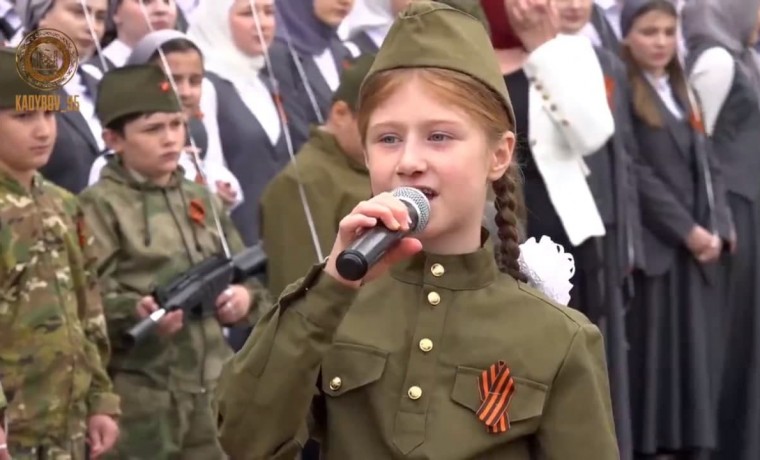 В Грозном стартовала ежегодная республиканская патриотическая эстафета «Знамя Победы»