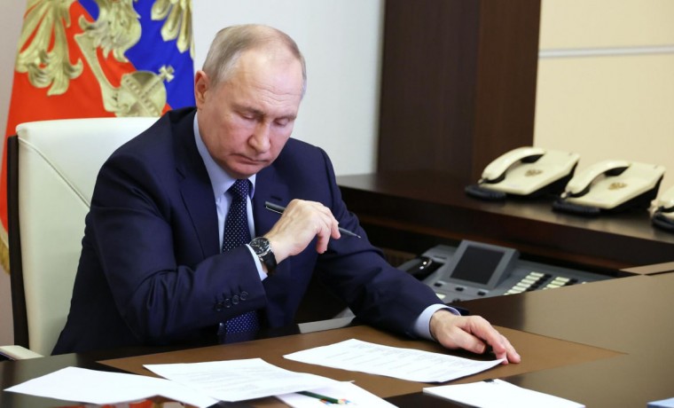 Президент РФ Владимир Путин подписал закон о постоянном праве россиян на кредитные каникулы