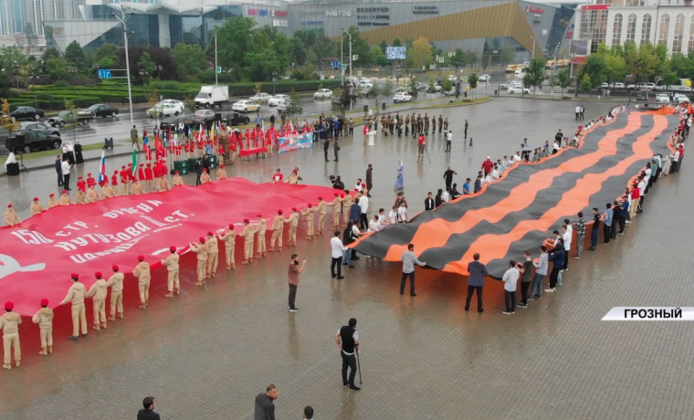 В Грозном состоялся автомарш «Юнармия – Za мир без фашизма. Красноярск – Грозный-2022»