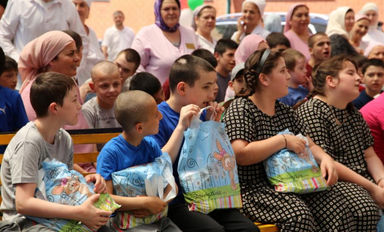 В Шали прошел благотворительный спектакль для детей с ОВЗ