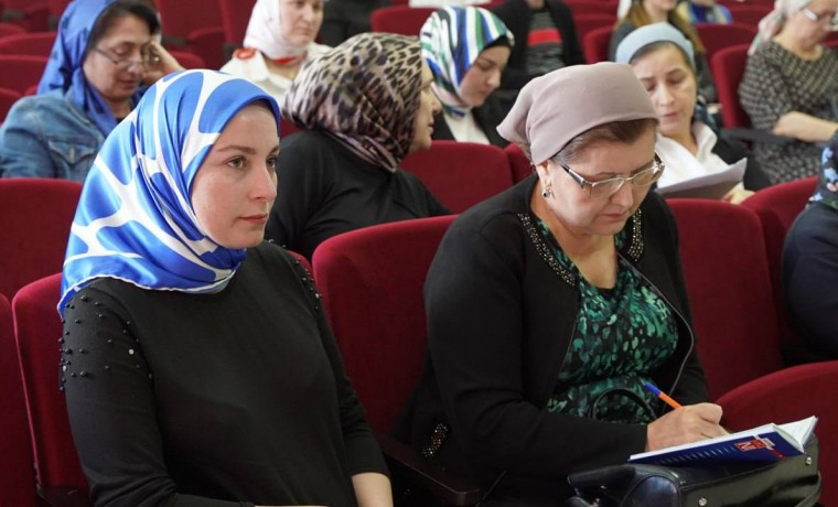 Заместители директоров школ Грозного обсудили вопрос перехода на ФОП ООО