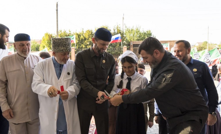 В Урус-Мартане торжественно открыли новую школу на 1224 мест