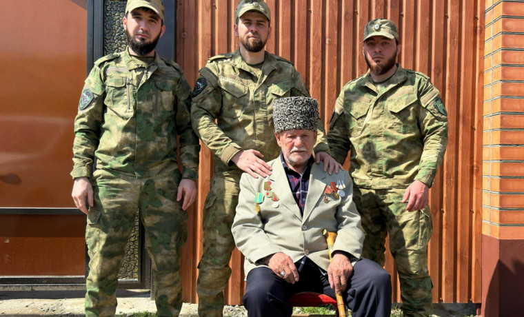 В Чеченской Республике росгвардейцы навестили тружеников тыла ВОВ