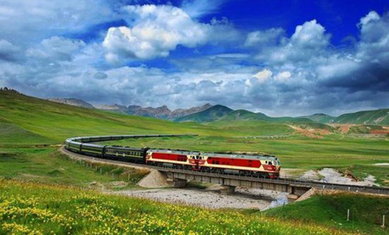 Первый туристический поезд «Гостеприимный Кавказ» начал маршрут