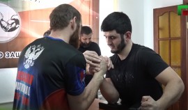 В Грозном состоялся открытый чемпионат по армрестлингу среди инвалидов по слуху