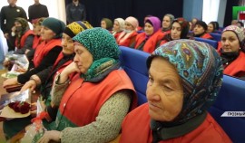 Хас-Магомед Кадыров поздравил сотрудниц МУП «Сурсад» и «Зеленстрой» с 8 марта