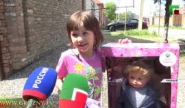 Около 206 детей ЧР получили подарки от Хадижат Кадыровой